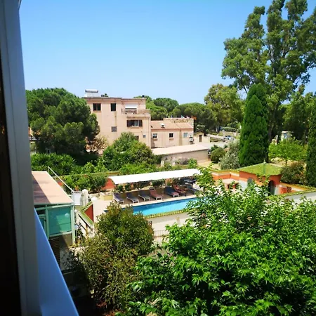 ホテル Cyrnea カルヴィ