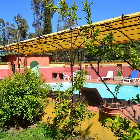 Cyrnea ホテル カルヴィ