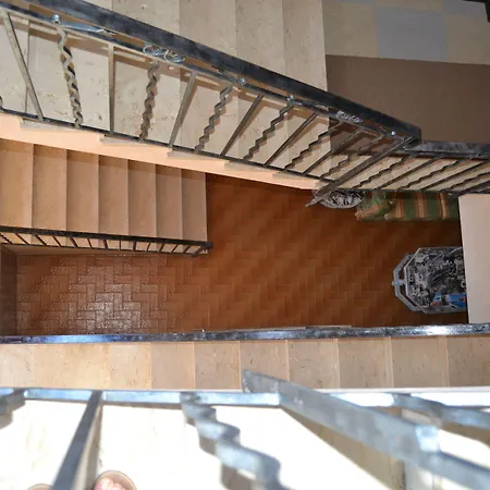 فندق Cyrnea كالفي