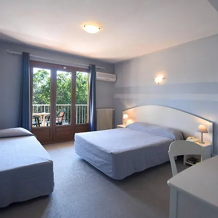 Otel Cyrnea 3*