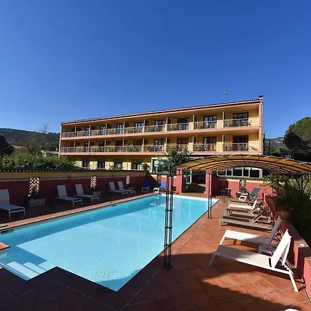Cyrnea Hotel