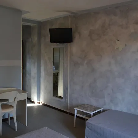 Cyrnea Hotel
