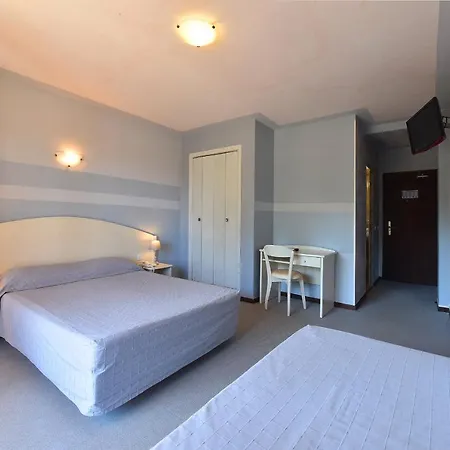 Hotel Cyrnea 3*