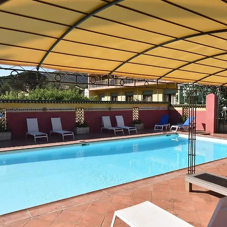 Hotel Cyrnea 3*