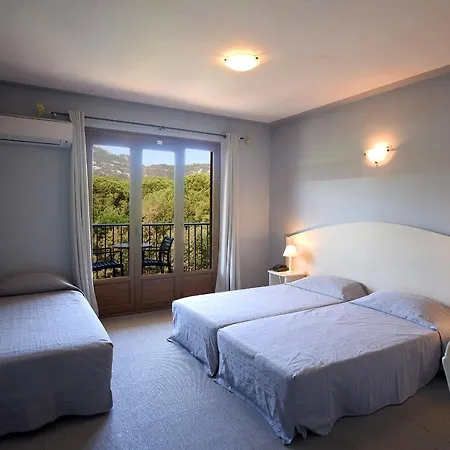 Cyrnea Hotel 3*