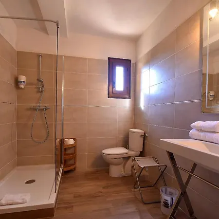 Cyrnea Hotel