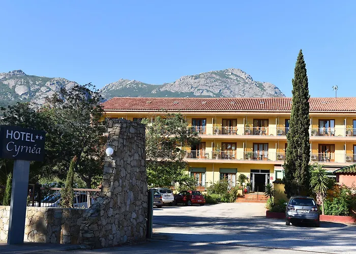 Cyrnea 3* كالفي